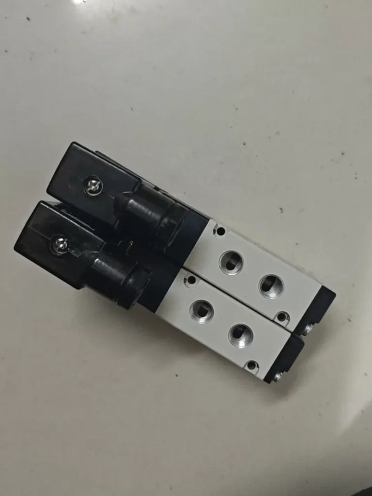 AIRTAC 4V210-06 Valve thumbnail