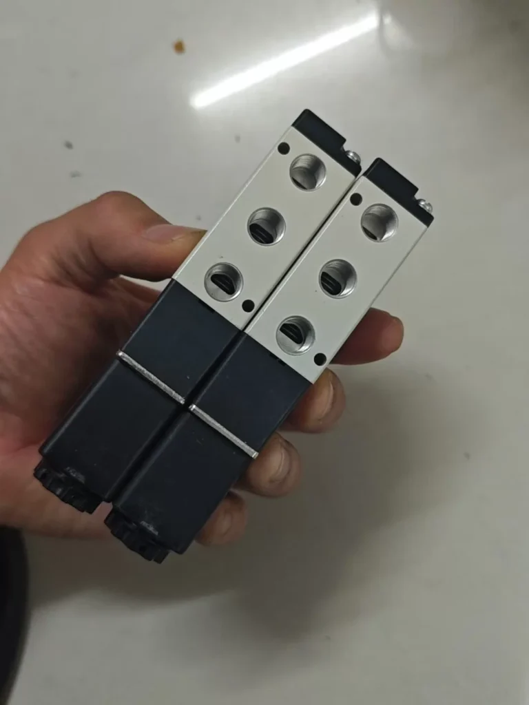 AIRTAC 4V210-06 Valve thumbnail