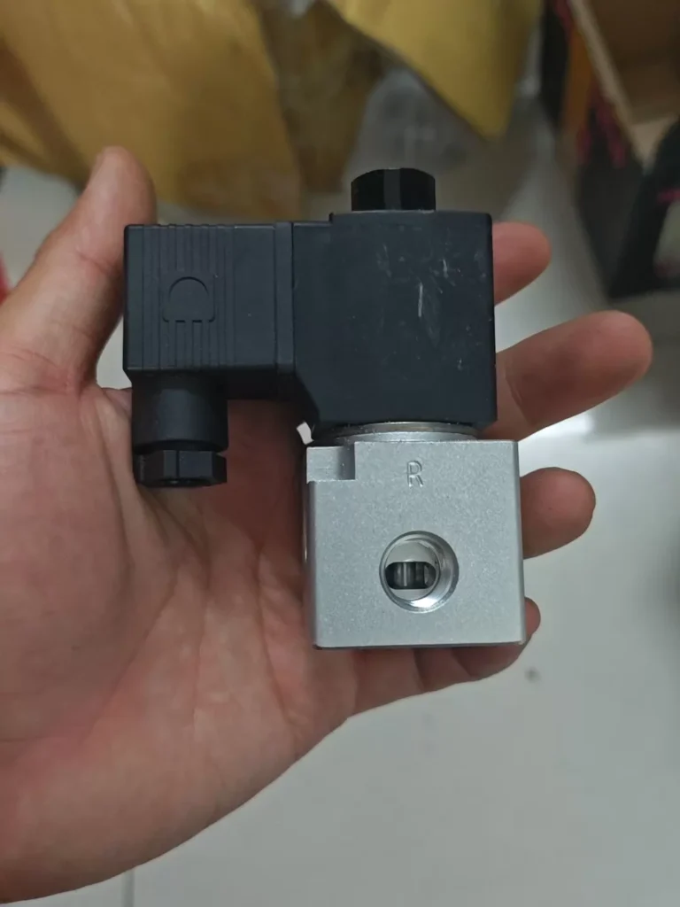 AIRTAC 3V3-08-NC Valve thumbnail