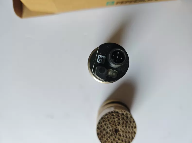 Pepperl+Fuchs Ultrasonic Sensor UC2000-30GM70-2E2R2-V15