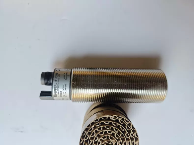 Pepperl+Fuchs Ultrasonic Sensor UC2000-30GM70-2E2R2-V15 thumbnail
