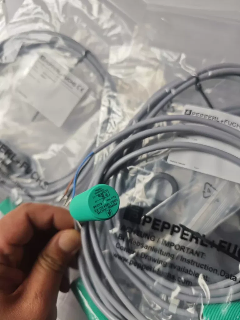 Pepperl+Fuchs Proximity Sensor NBB8-18GM50-E2 thumbnail