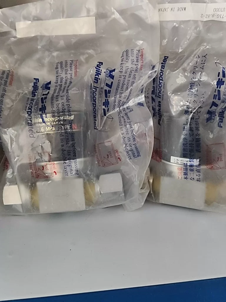 Fujikin FUND-71G-9.52-2 Diaphragm Valve thumbnail