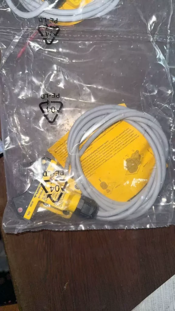Turck BI5-M18-Y1X-H1141 / NI4-DSU15-2AP/M2 Inductive Proximity Sensor thumbnail