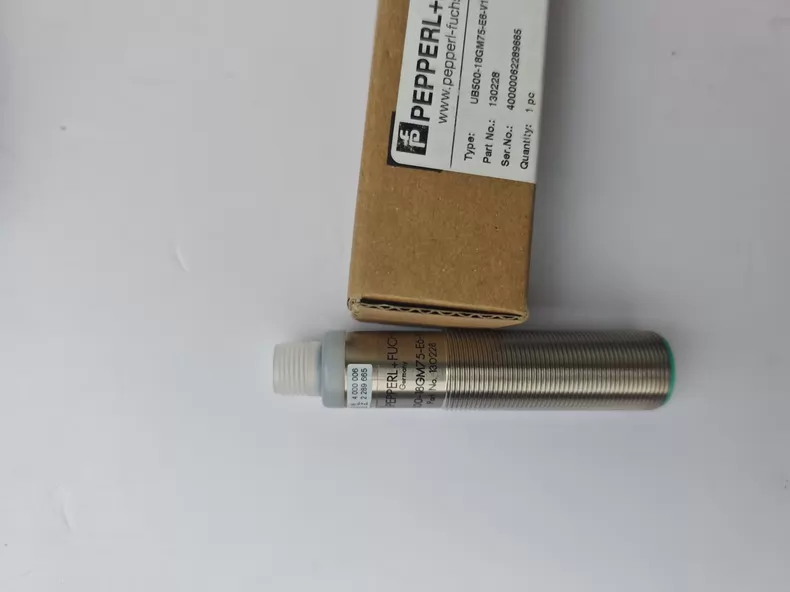 Pepperl+Fuchs Ultrasonic Sensor UB500-18GM75-E6-V15 thumbnail