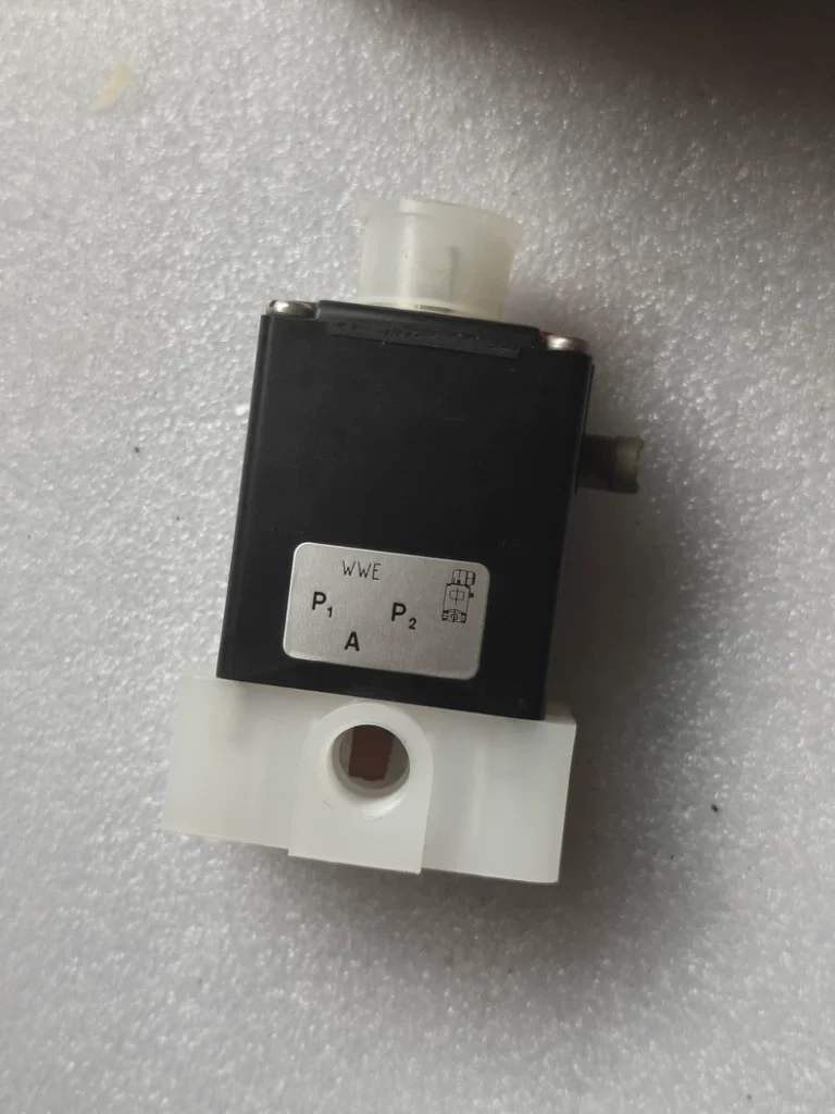 Bürkert Solenoid Valve 00085599 / 0124 E4 thumbnail