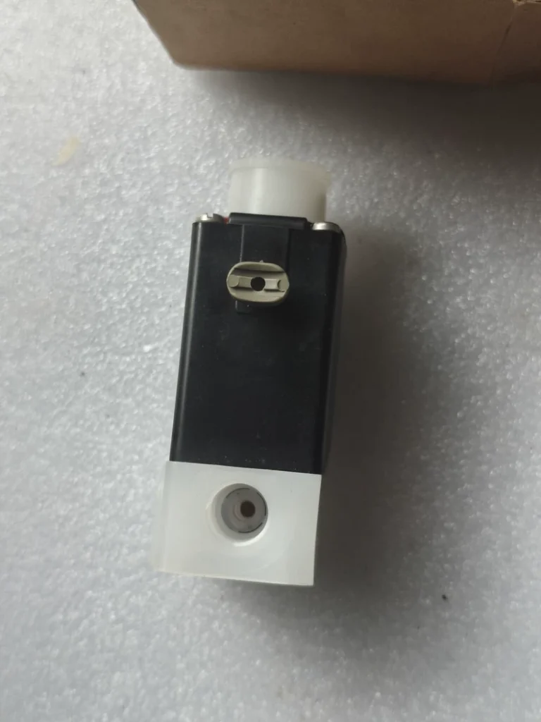 Bürkert Solenoid Valve 00085599 / 0124 E4 thumbnail