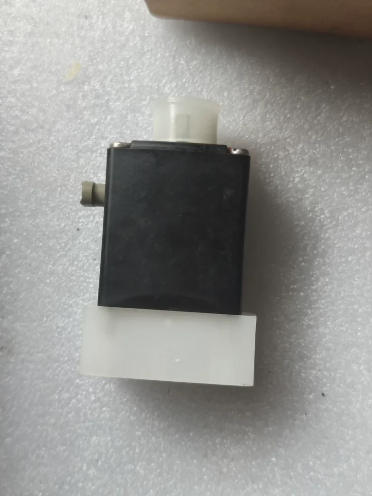 Bürkert Solenoid Valve 00085599 / 0124 E4 thumbnail