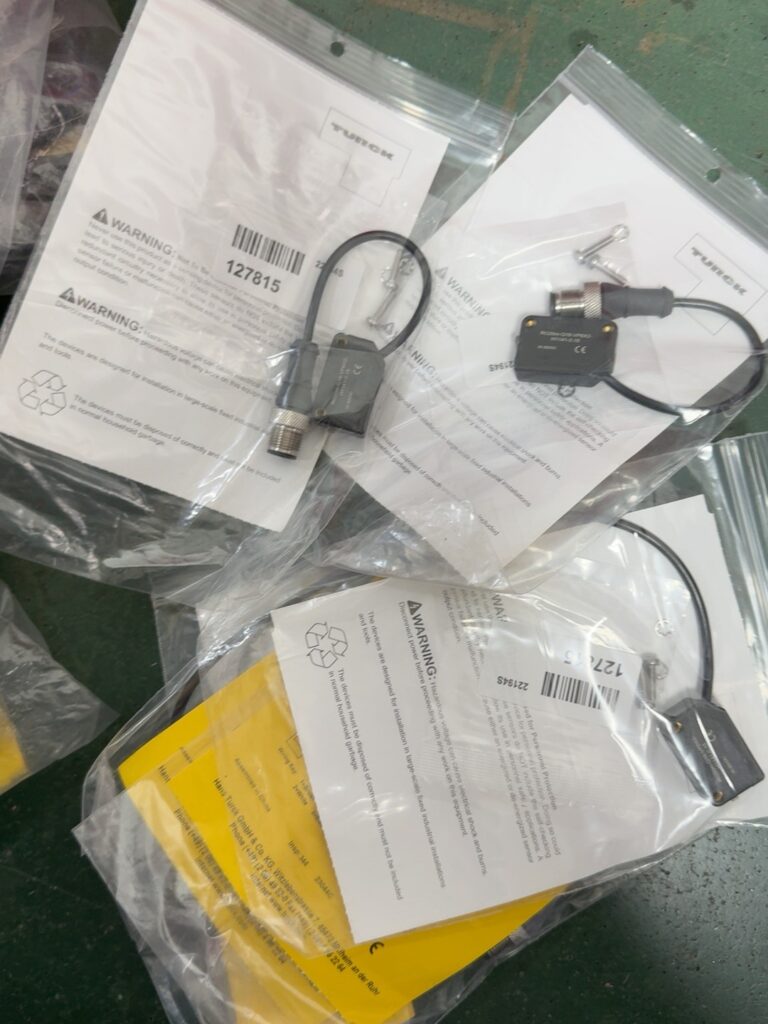 Turck RO20M-Q18-VP6X2-H1141-0.15 Photoelectric Sensor thumbnail