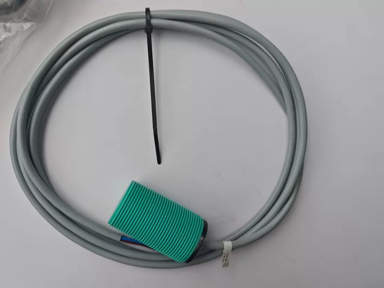 Pepperl+Fuchs Proximity Sensor NBB10-30GK50-E2 thumbnail
