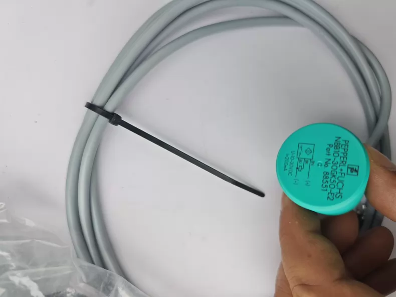 Pepperl+Fuchs Proximity Sensor NBB10-30GK50-E2 thumbnail