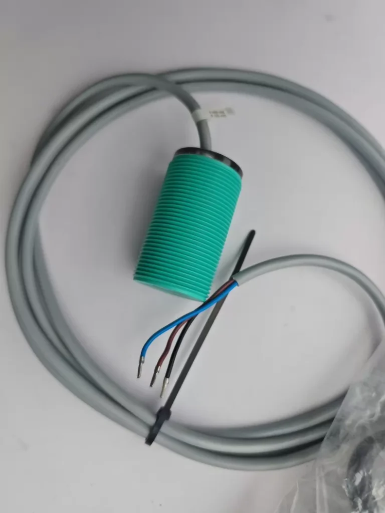Pepperl+Fuchs Proximity Sensor NBB10-30GK50-E2 thumbnail