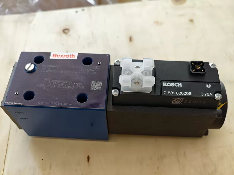 Bosch Rexroth 4WRPH10C4B100L-2X/G24Z4/M Proportional Valve