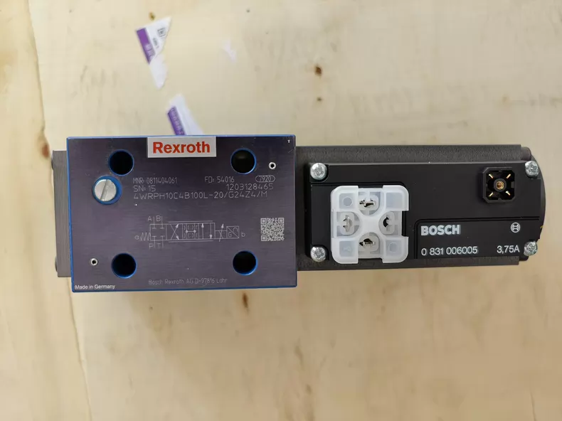 Bosch Rexroth 4WRPH10C4B100L-2X/G24Z4/M Proportional Valve thumbnail