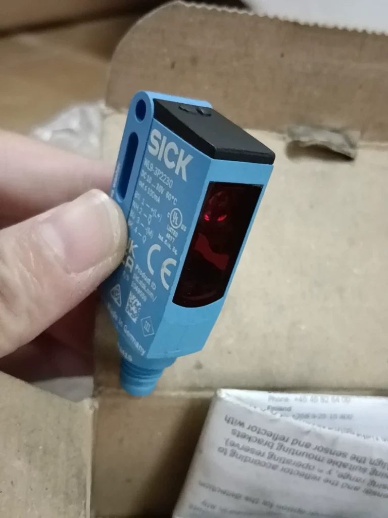 SICK WL9-3P2230 Sensor thumbnail
