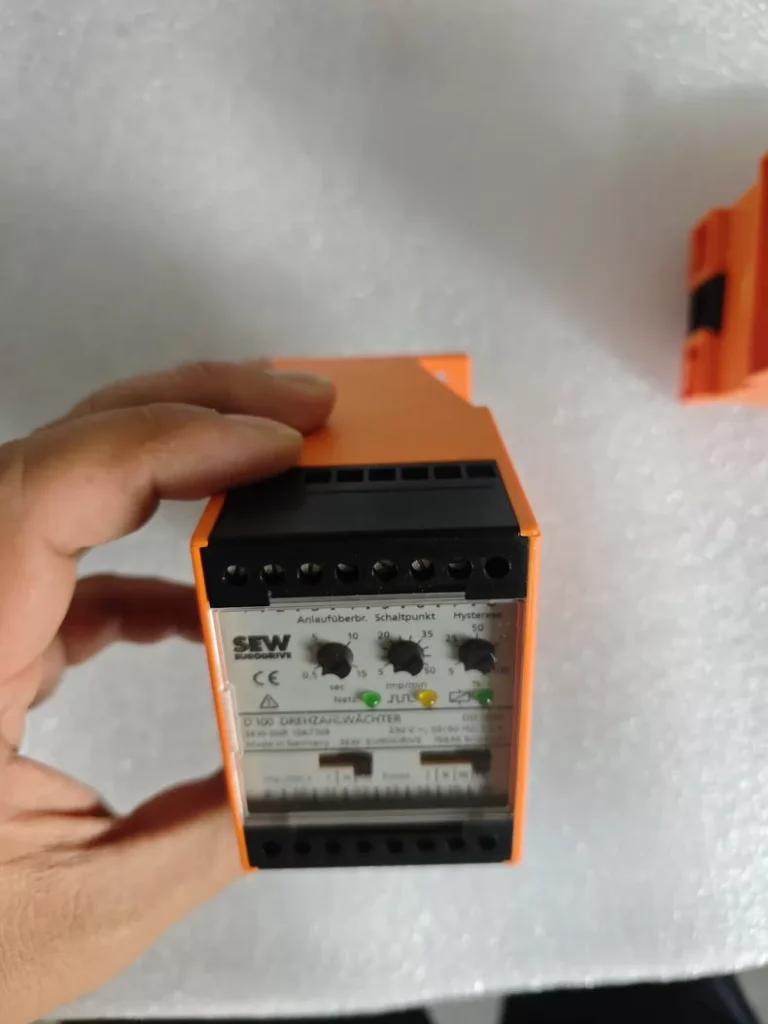 SEW-EURODRIVE Controller SNR1067109 thumbnail