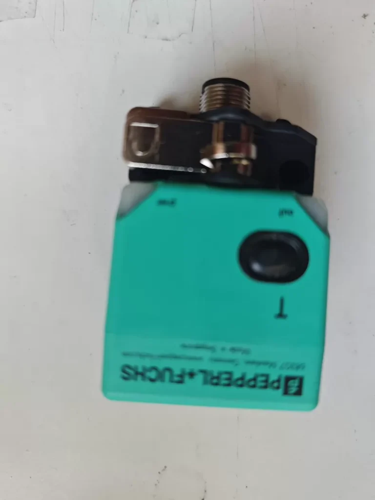 Pepperl+Fuchs Ultrasonic Sensor UC4000-L2-I-V15 thumbnail