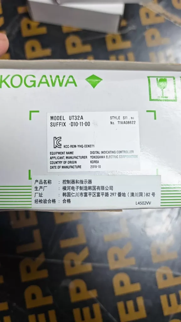 Yokogawa UT32A-D10-11-00 Controller