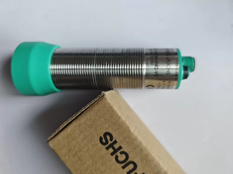 Pepperl+Fuchs Ultrasonic Sensor UC4000-30GM-E6R2-V15 thumbnail
