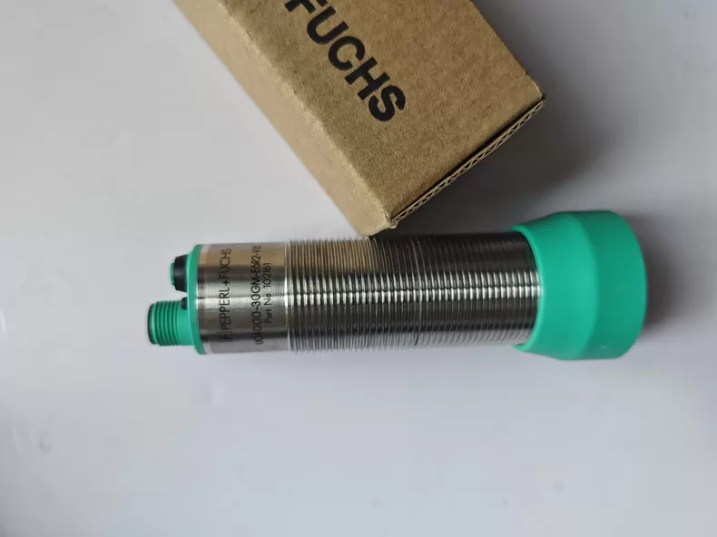 Pepperl+Fuchs Ultrasonic Sensor UC4000-30GM-E6R2-V15 thumbnail