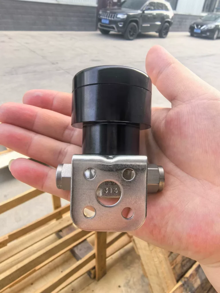 Swagelok SS-92S4-C-HT Valve