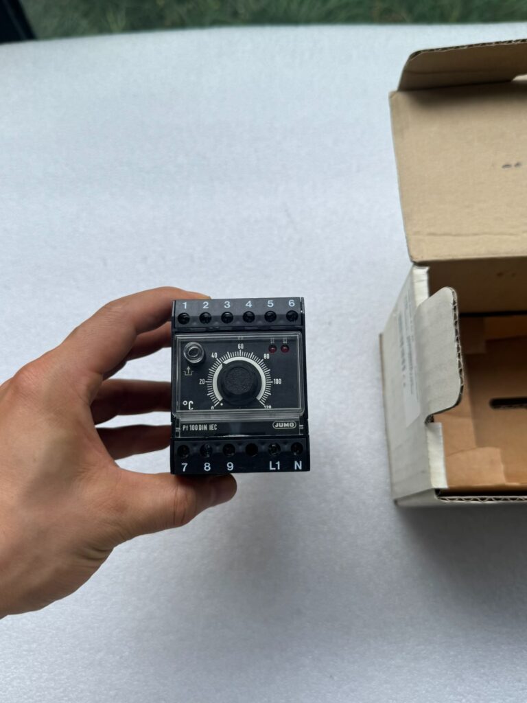 JUMO 701130/0253-001-02/205 Controller thumbnail