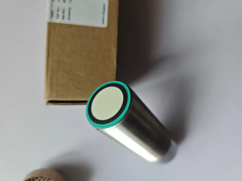 Pepperl+Fuchs Ultrasonic Sensor UC2000-30GM-E7R2-V15