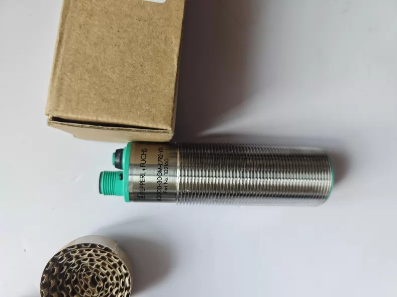 Pepperl+Fuchs Ultrasonic Sensor UC2000-30GM-E7R2-V15 thumbnail