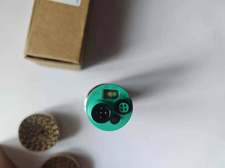 Pepperl+Fuchs Ultrasonic Sensor UC2000-30GM-E7R2-V15 thumbnail