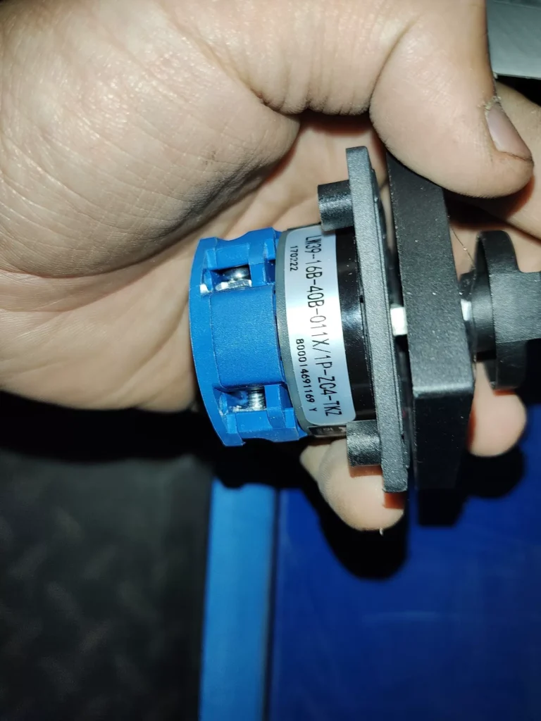 APF LW39-16B-40B-011X/1-ZC4-P-TKZ-2 Switch thumbnail