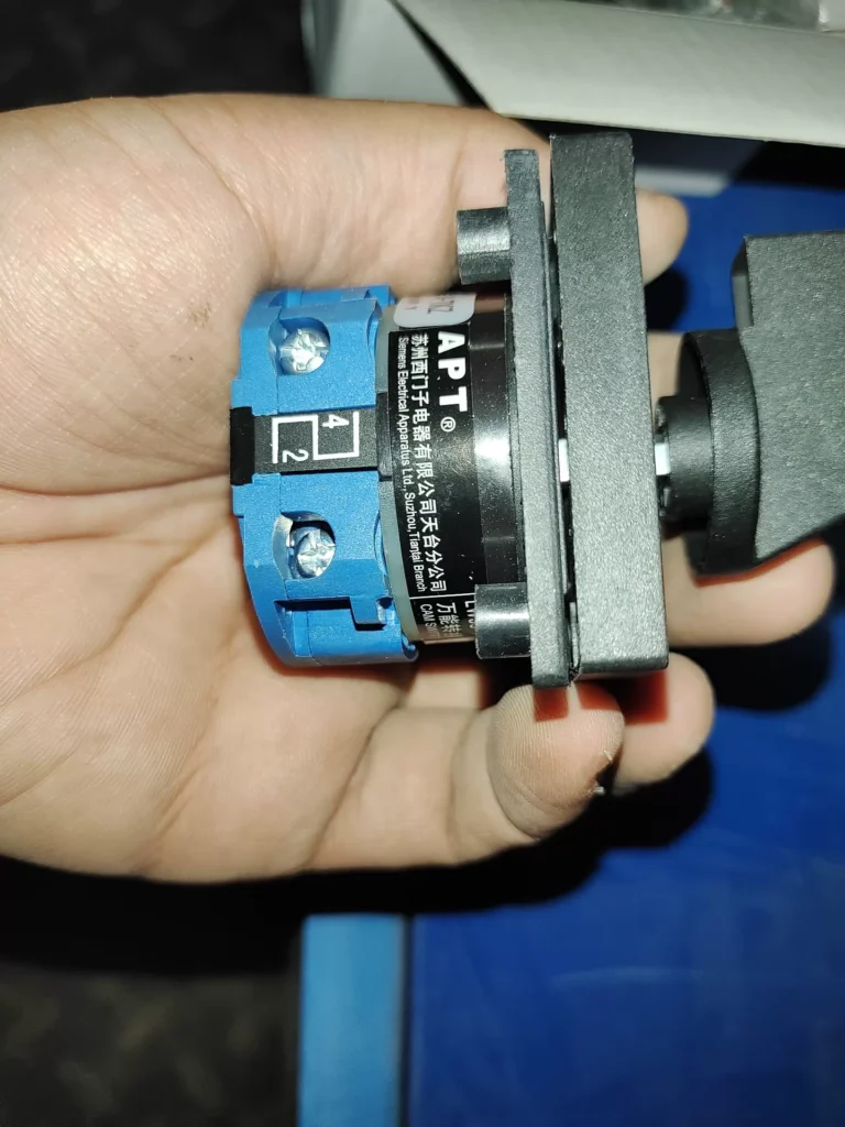 APF LW39-16B-40B-011X/1-ZC4-P-TKZ-2 Switch thumbnail