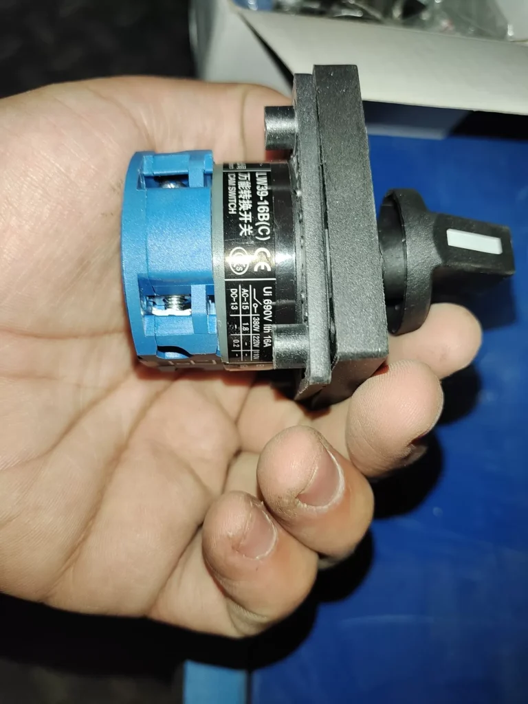 APF LW39-16B-40B-011X/1-ZC4-P-TKZ-2 Switch thumbnail