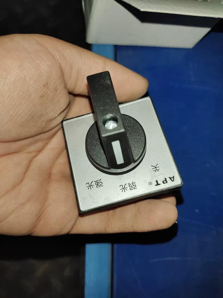 APF LW39-16B-40B-011X/1-ZC4-P-TKZ-2 Switch thumbnail