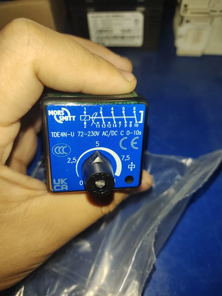 Mors Smitt TDE4N-U 72-230V AC/DC C 0-10s Relay thumbnail