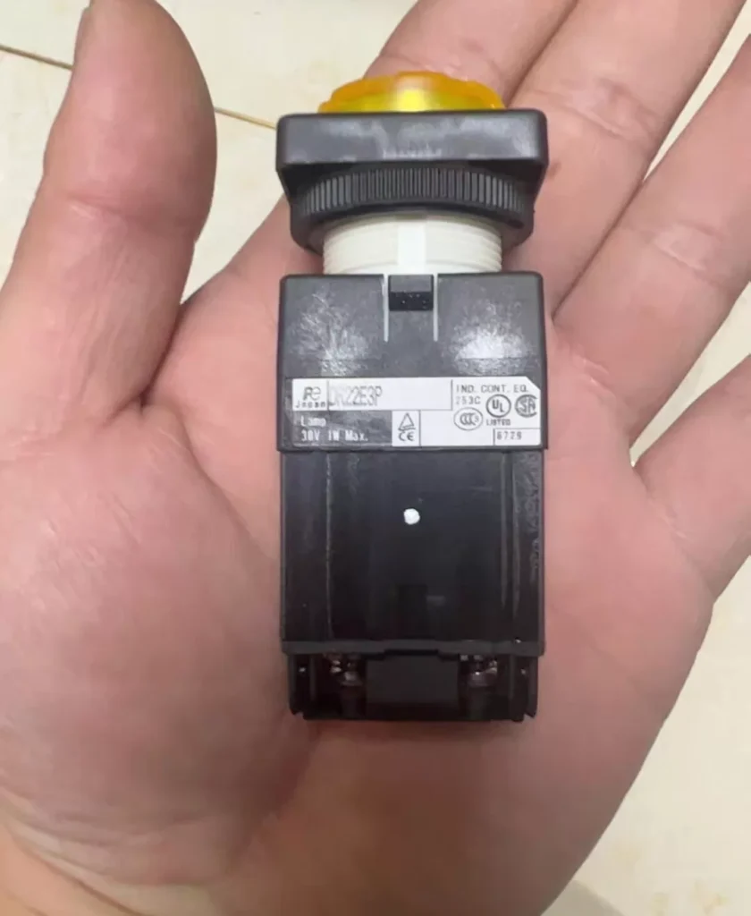Fuji Electric DR22E3P-M4Y Switch thumbnail