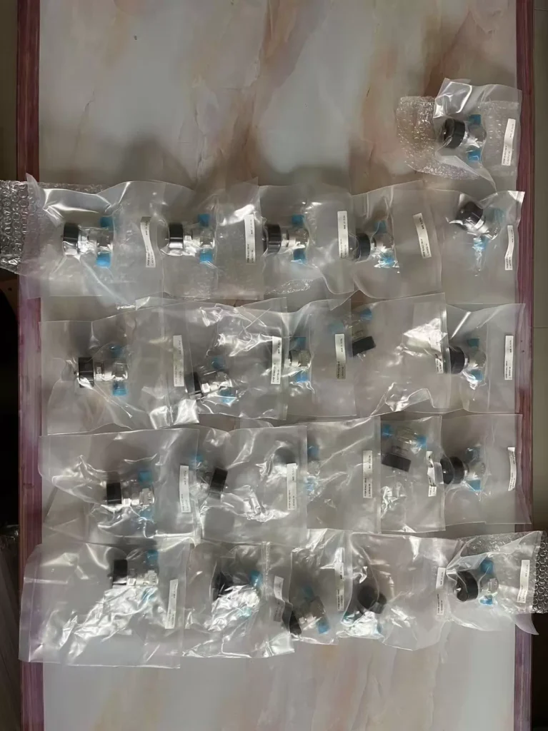 Fujikin FVPDF-R144LC-EM1G/EM1GC Diaphragm Valve thumbnail
