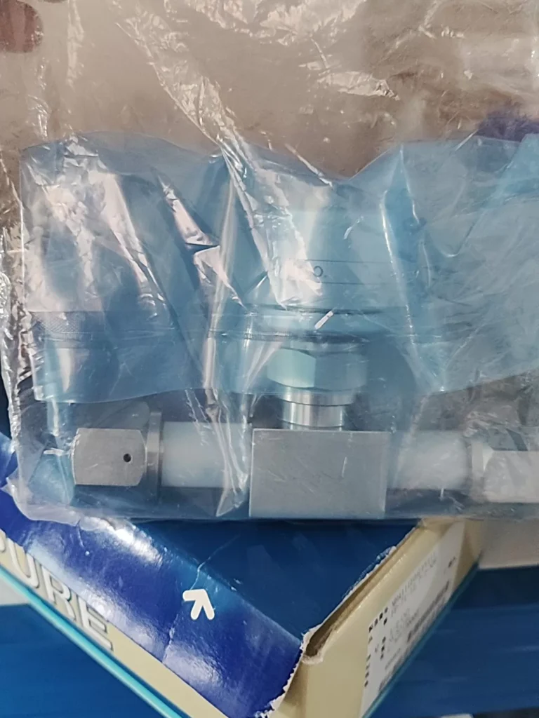 Fujikin FPR-71-9.52-2A Diaphragm Valve thumbnail