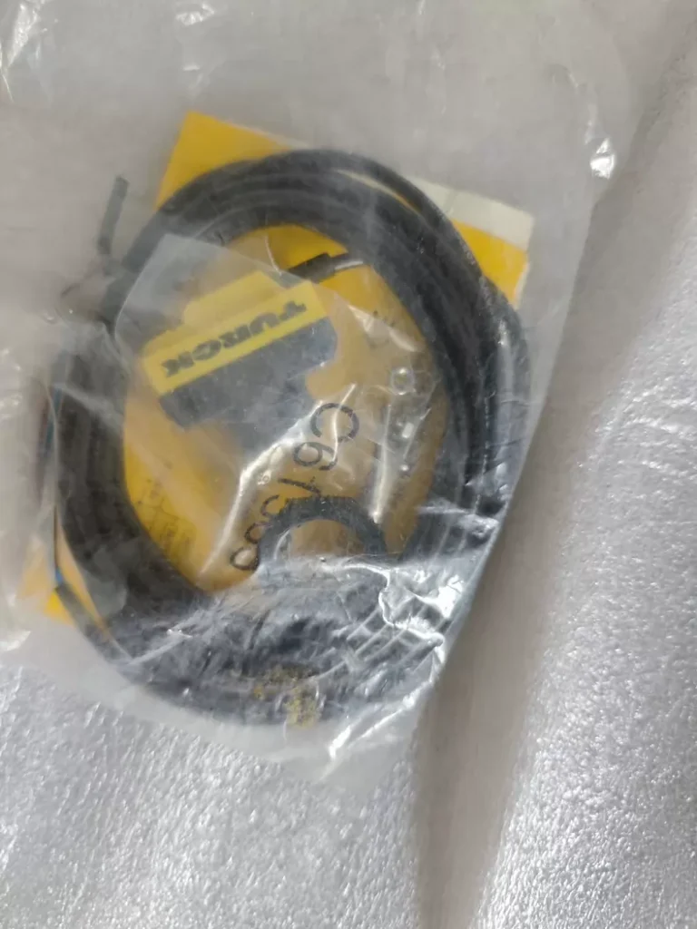 TURCK Photoelectric Sensor LOP3.5M-BT18-VN6X2