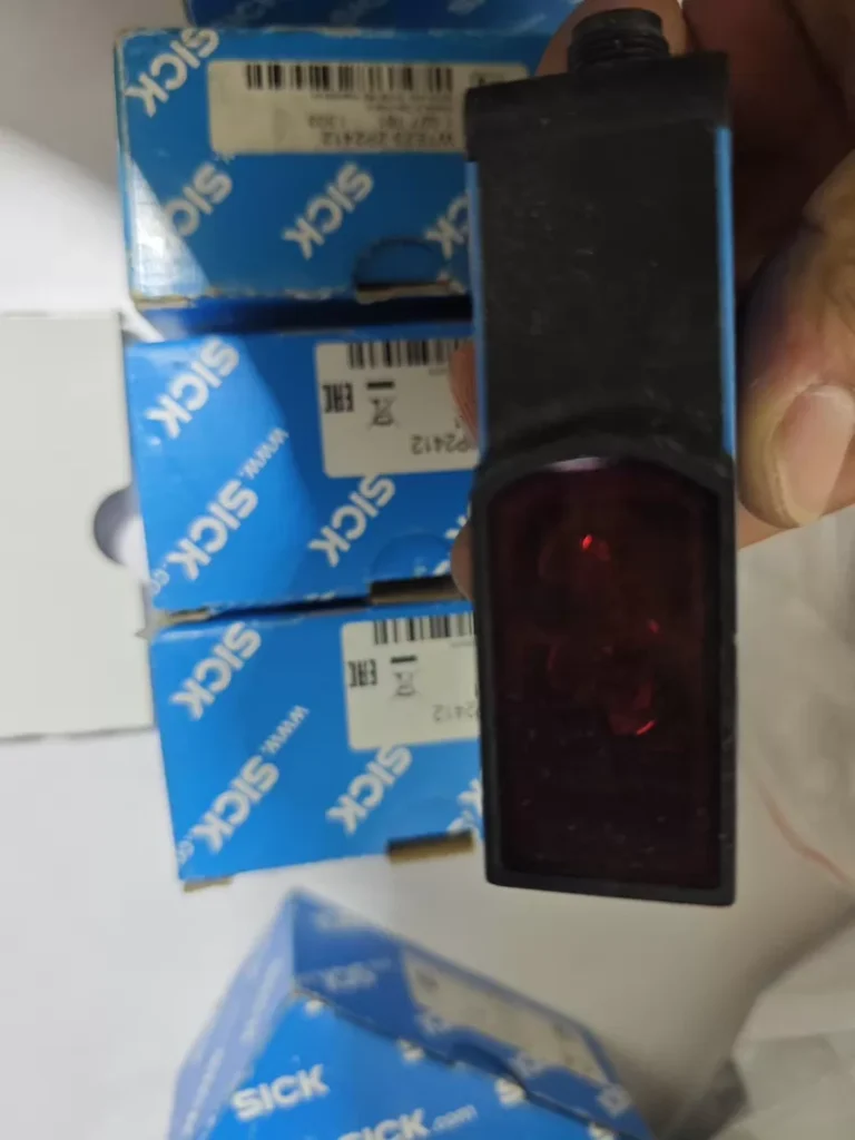 SICK Photoelectric Sensor WTE23-2P2412 thumbnail
