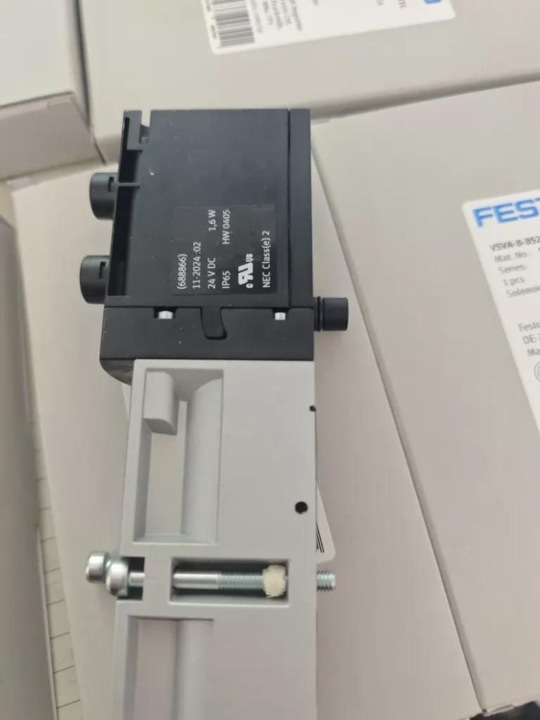 Festo Solenoid Valve VSVA-B-B52-ZD-A1-1T1L thumbnail