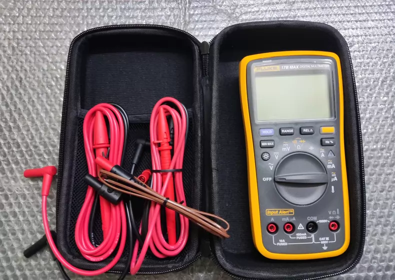 FLUKE OFF Multimeter