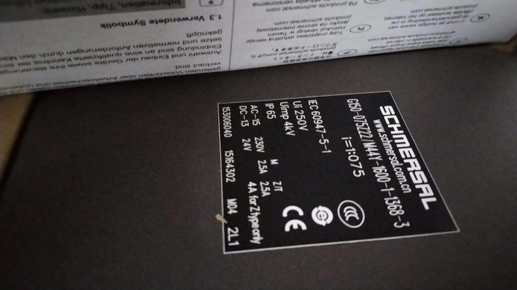 Schmersal G150-075Z22/M44Y-1600-1-1368-3 Switch thumbnail