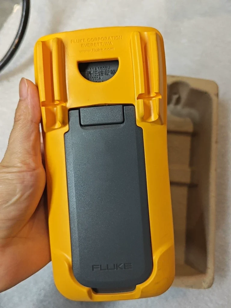 Fluke 15B Digital Multimeter thumbnail