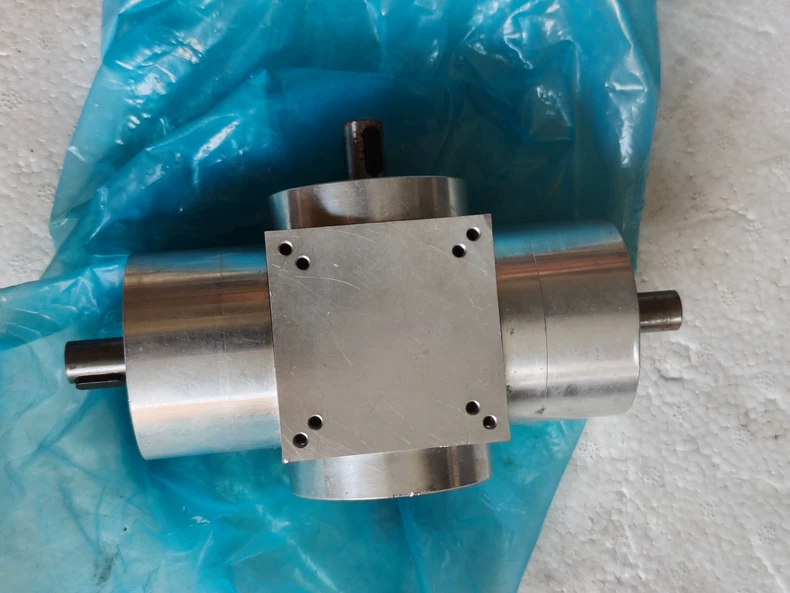 NEWSTART Bevel Gearbox PW065L1-001-P2-S2-OP1-LM thumbnail