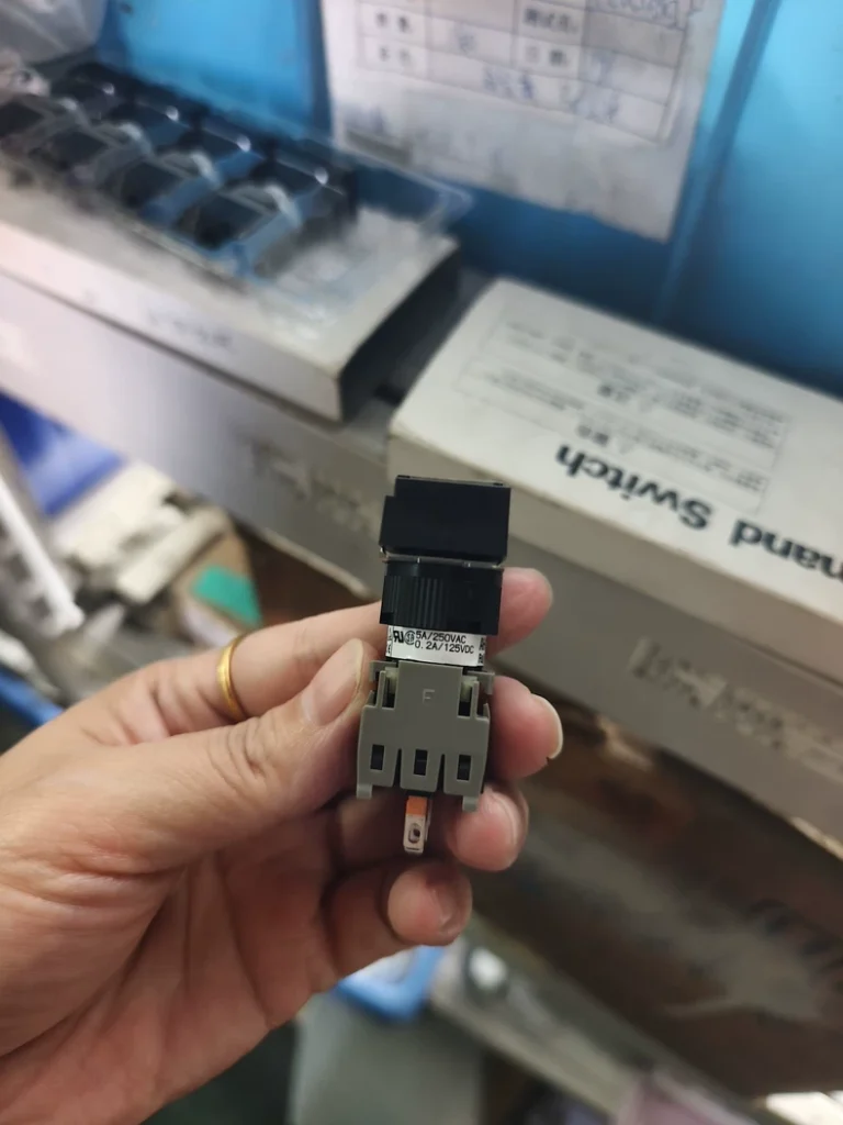 Fuji Electric Push Button Switch AH164-TGF thumbnail