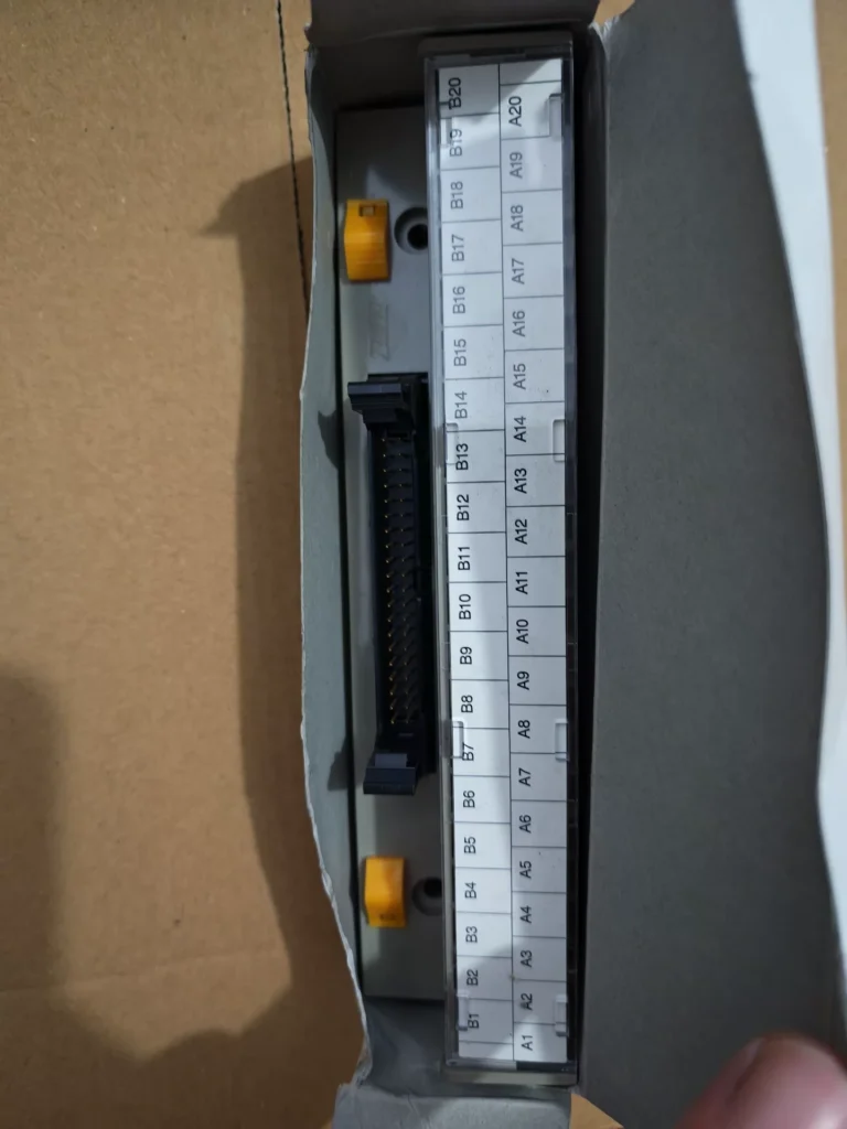 Toyo Giken PCN-1T40 Terminal Block thumbnail