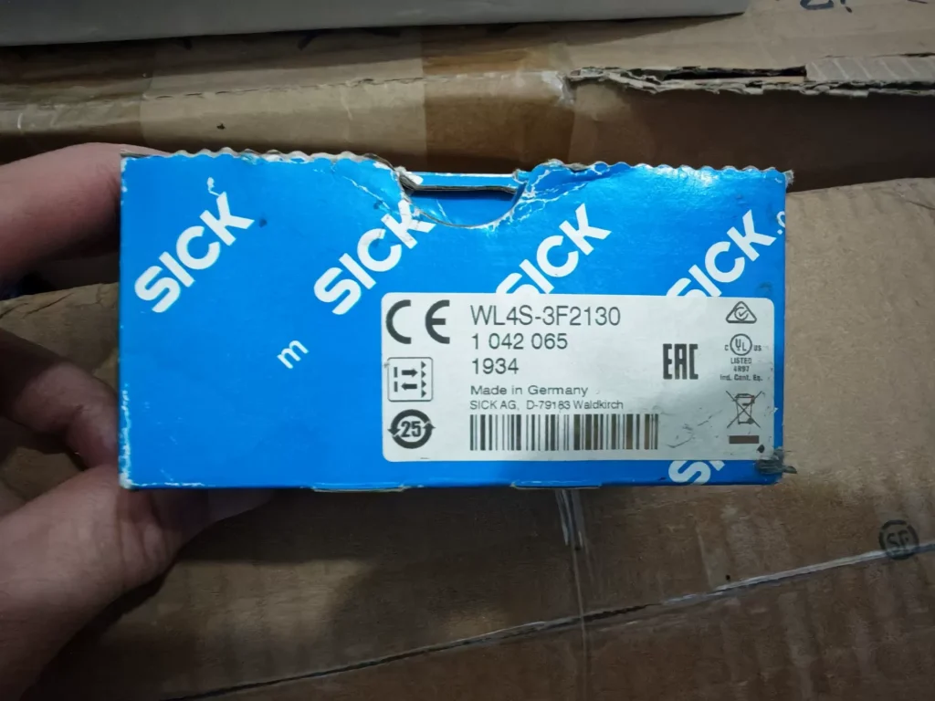 SICK WL4S-3F2130 Photoelectric Sensor thumbnail