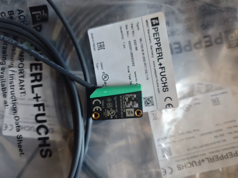 Pepperl+Fuchs Photoelectric Sensor ML100-8-W-200-RT/102/115