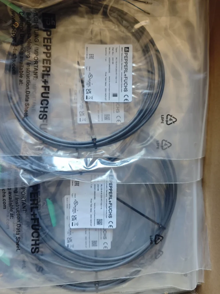 Pepperl+Fuchs Photoelectric Sensor ML100-8-W-200-RT/102/115 thumbnail