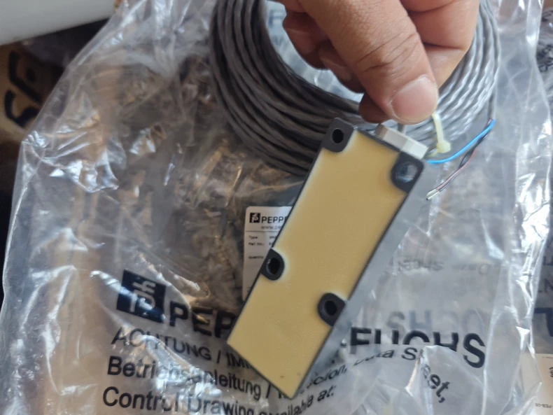 Pepperl+Fuchs Proximity Sensor 3RG4030-0AB00-PF thumbnail